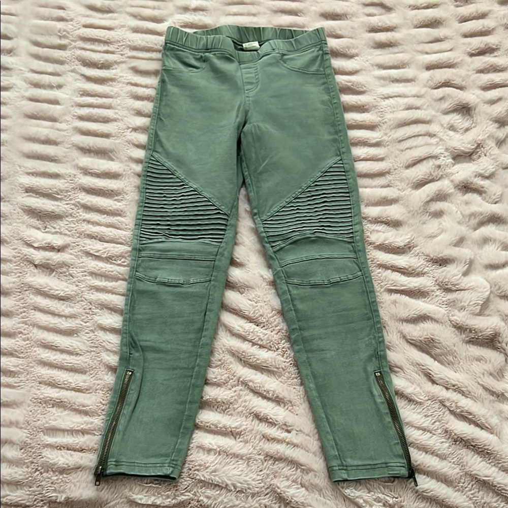 Green Moto Leggings with Ankle Zippers! Super cute! 😍👖🛍️
